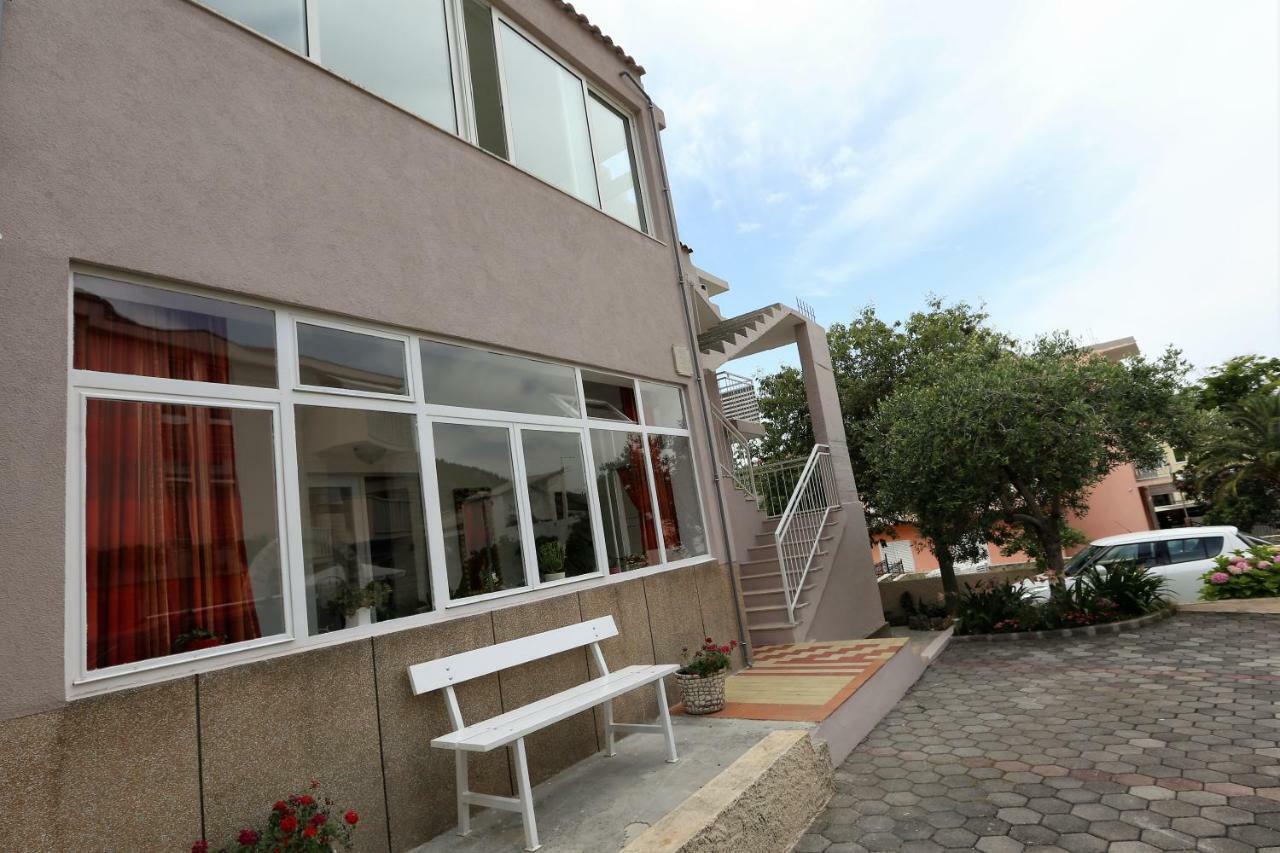 Apartmani Vinko Baška Voda المظهر الخارجي الصورة